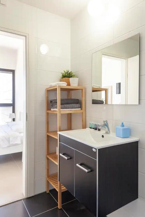 Oַ&O Group- Luxury Apt Tower Best Sea View Bat Yam Exterior foto