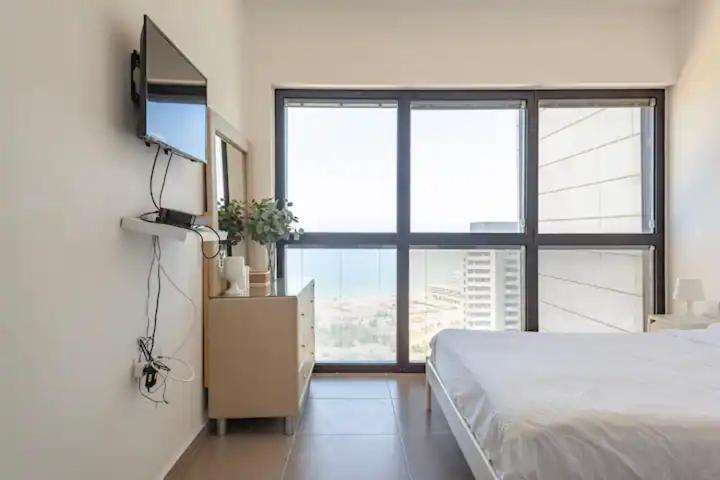 Oַ&O Group- Luxury Apt Tower Best Sea View Bat Yam Exterior foto