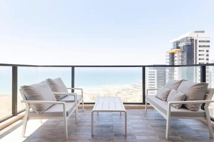 Oַ&O Group- Luxury Apt Tower Best Sea View Bat Yam Exterior foto